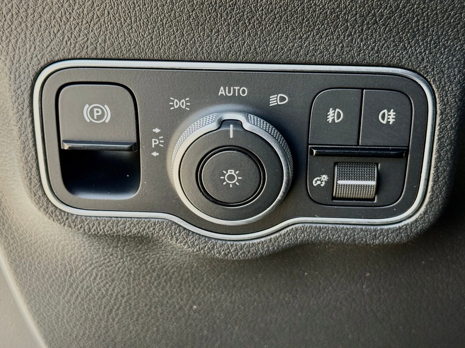 Used 2023 Mercedes-Benz GLA 250 w/ Premium Package image 29