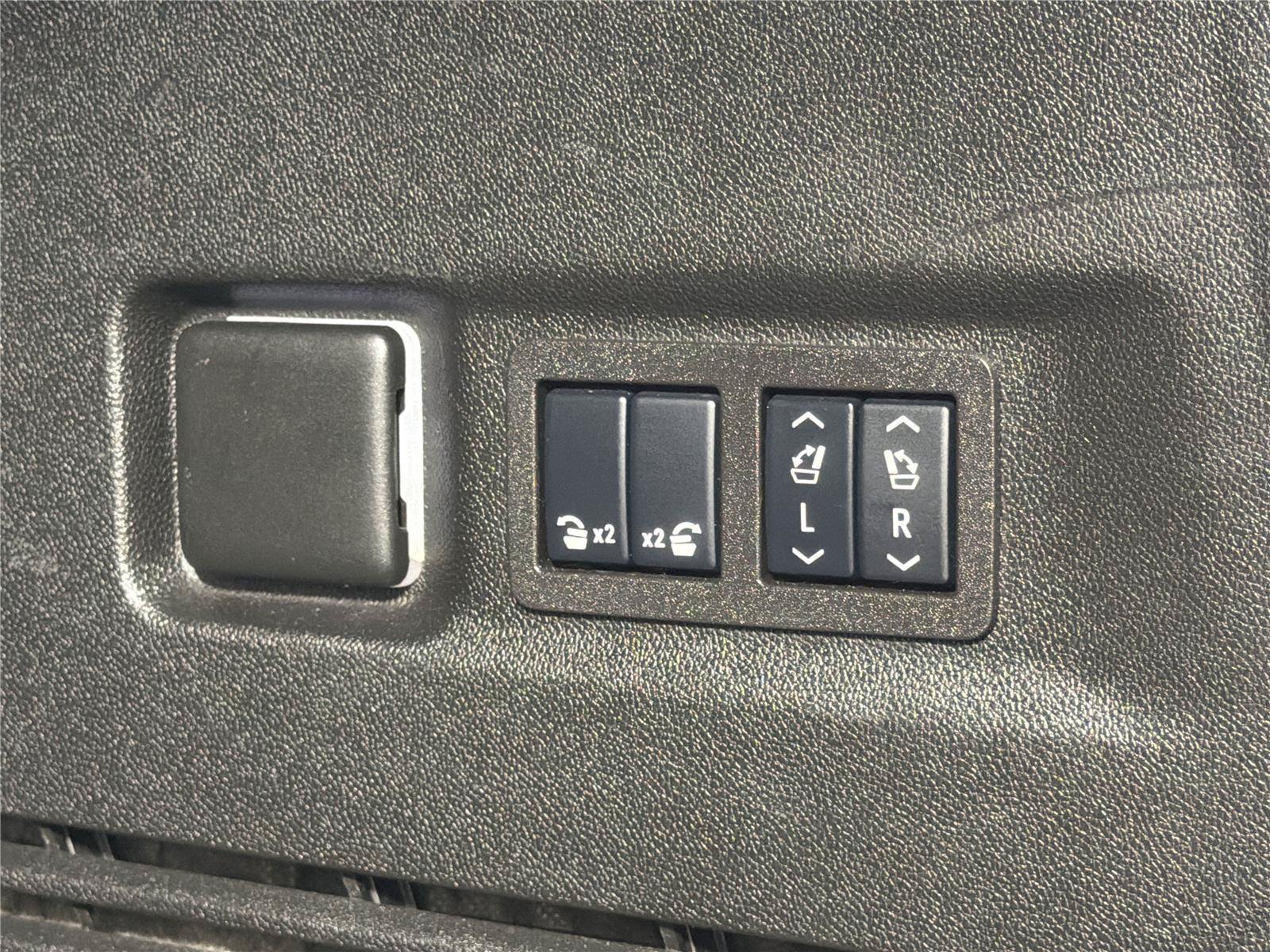 Certified 2024 GMC Yukon XL Denali RWD image 18