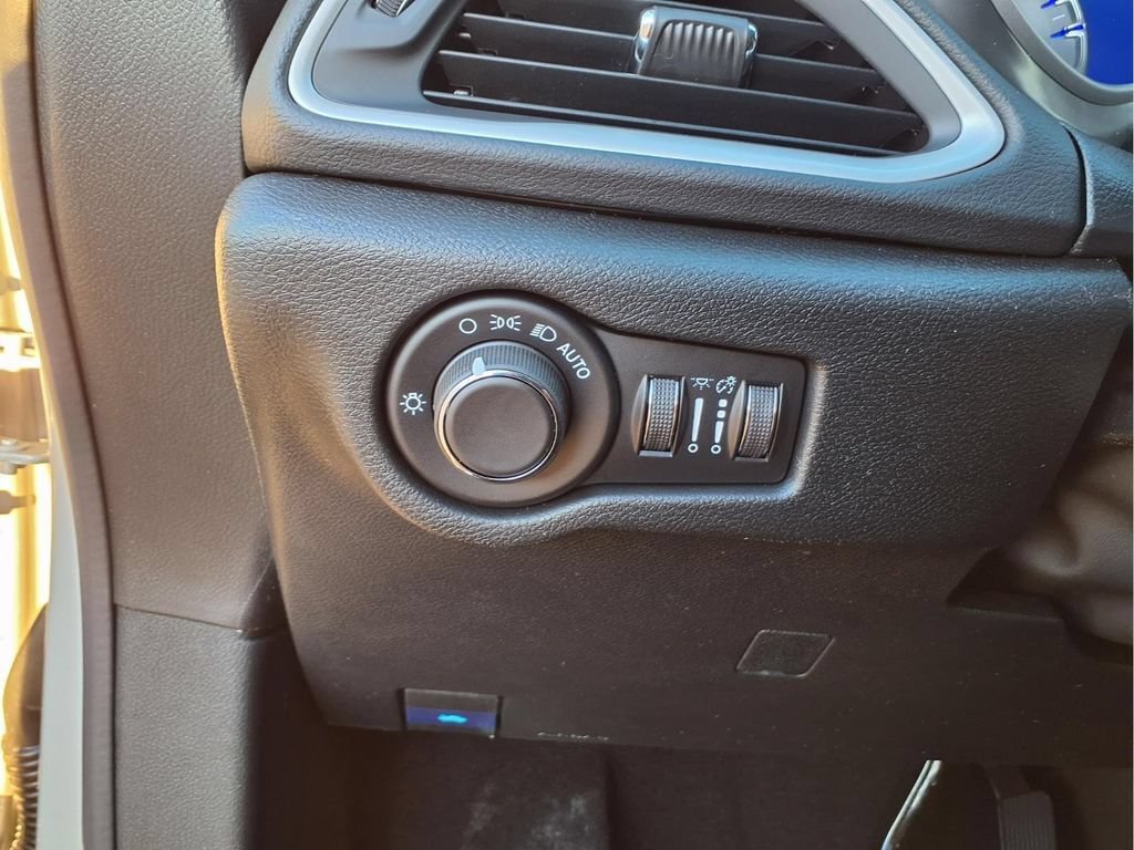 New 2026 Chrysler Voyager LX FWD image 15