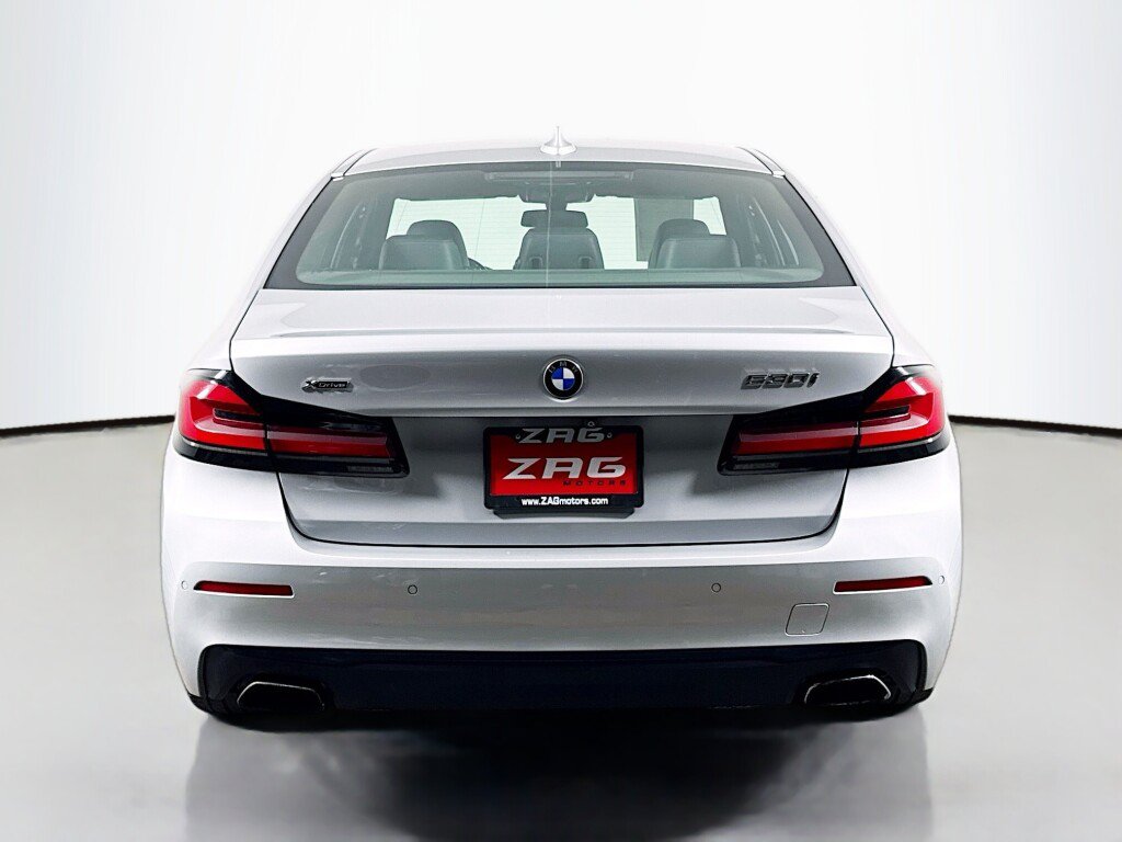 Used 2021 BMW 530i xDrive w/ Convenience Package AWD/4WD image 4