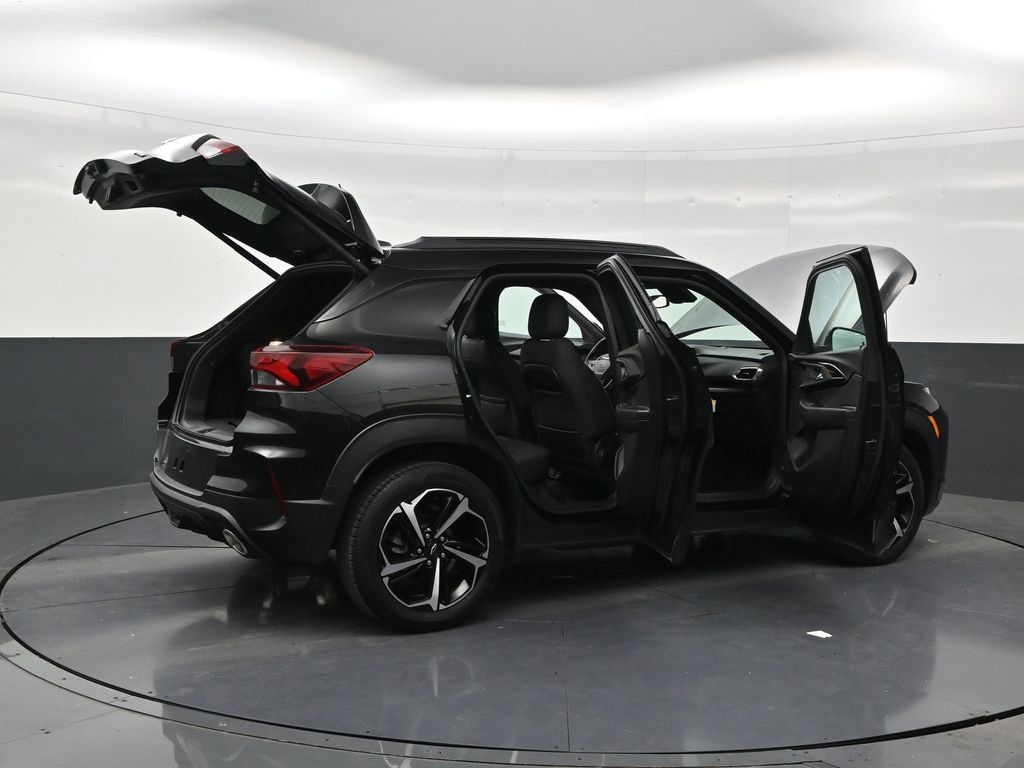 Used 2023 Chevrolet TrailBlazer RS w/ Sun and Liftgate Package FWD image 27