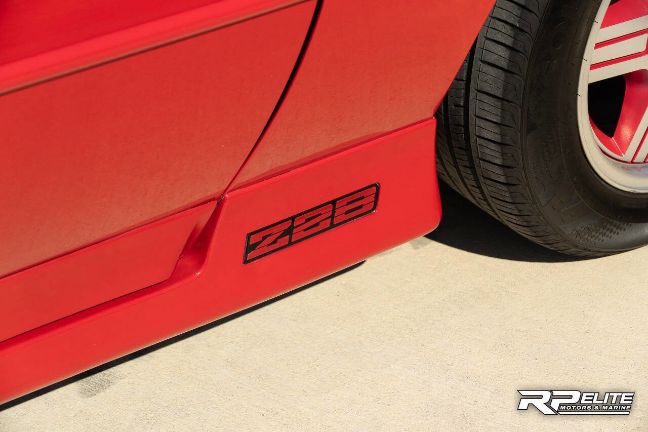 Used 1991 Chevrolet Camaro Z28 RWD image 18