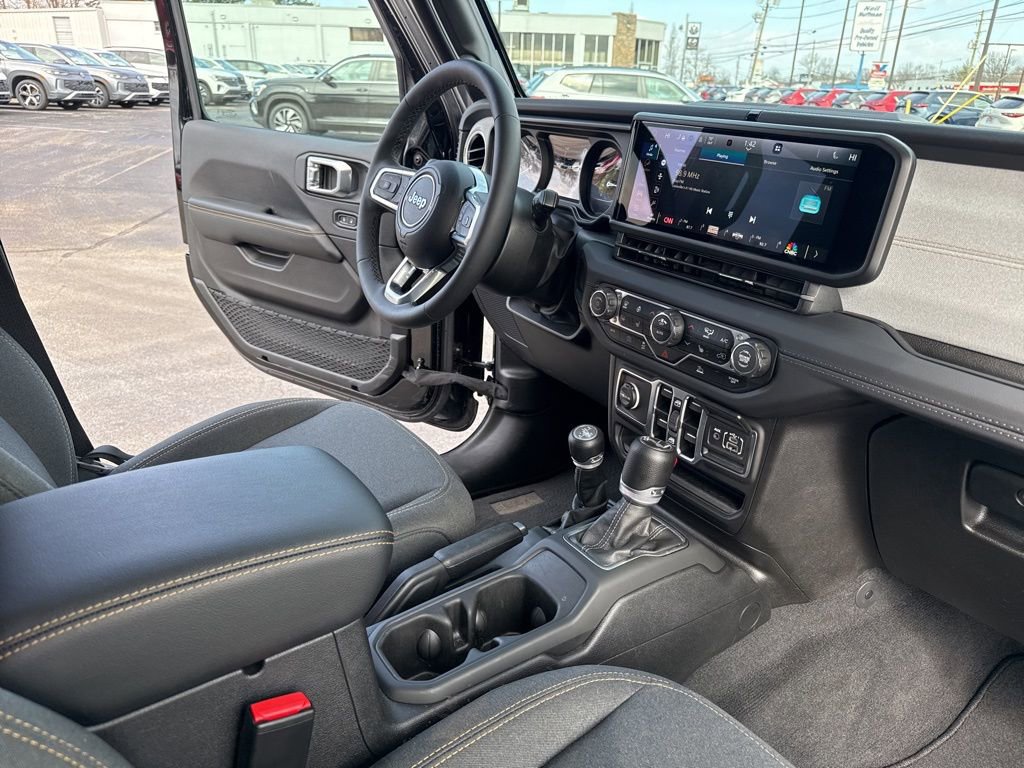 Used 2025 Jeep Wrangler Unlimited Sahara image 23