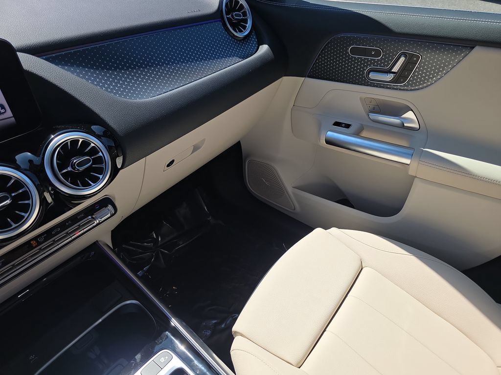 Used 2025 Mercedes-Benz GLA 250 4MATIC image 31