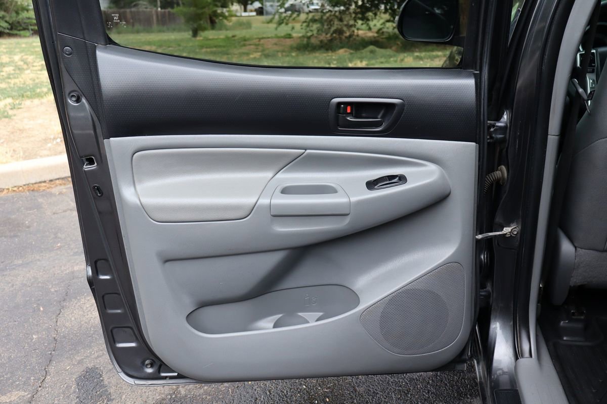 Used 2014 Toyota Tacoma V6 image 25