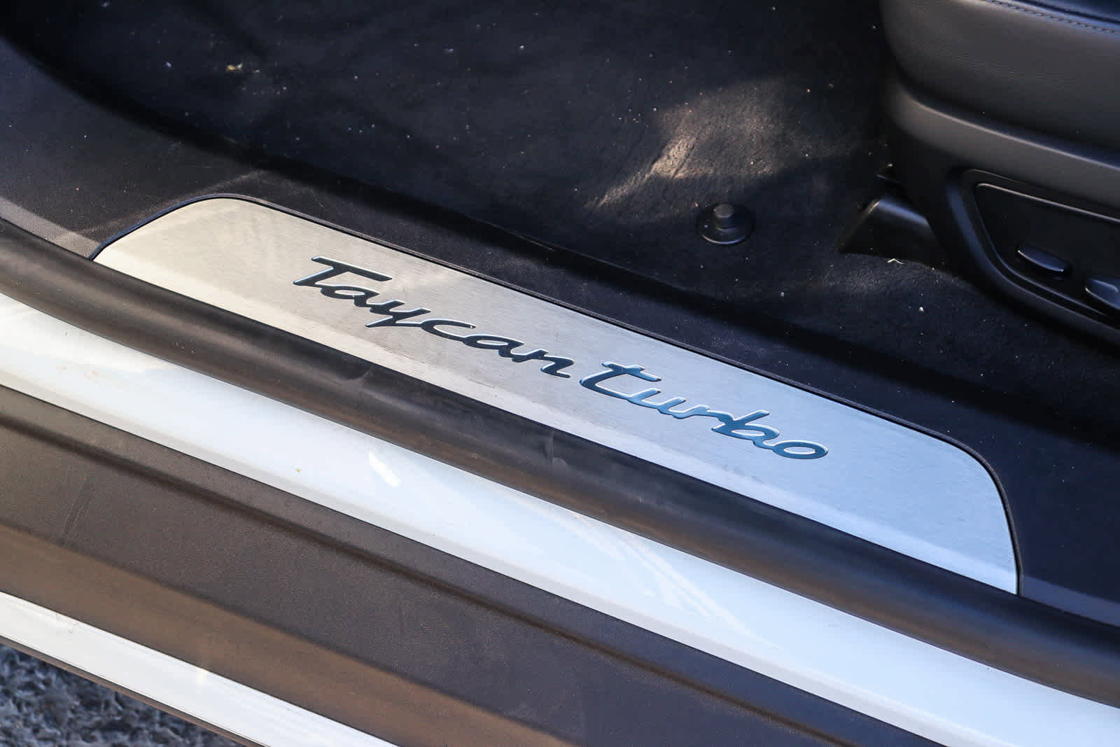 Used 2021 Porsche Taycan Turbo image 20