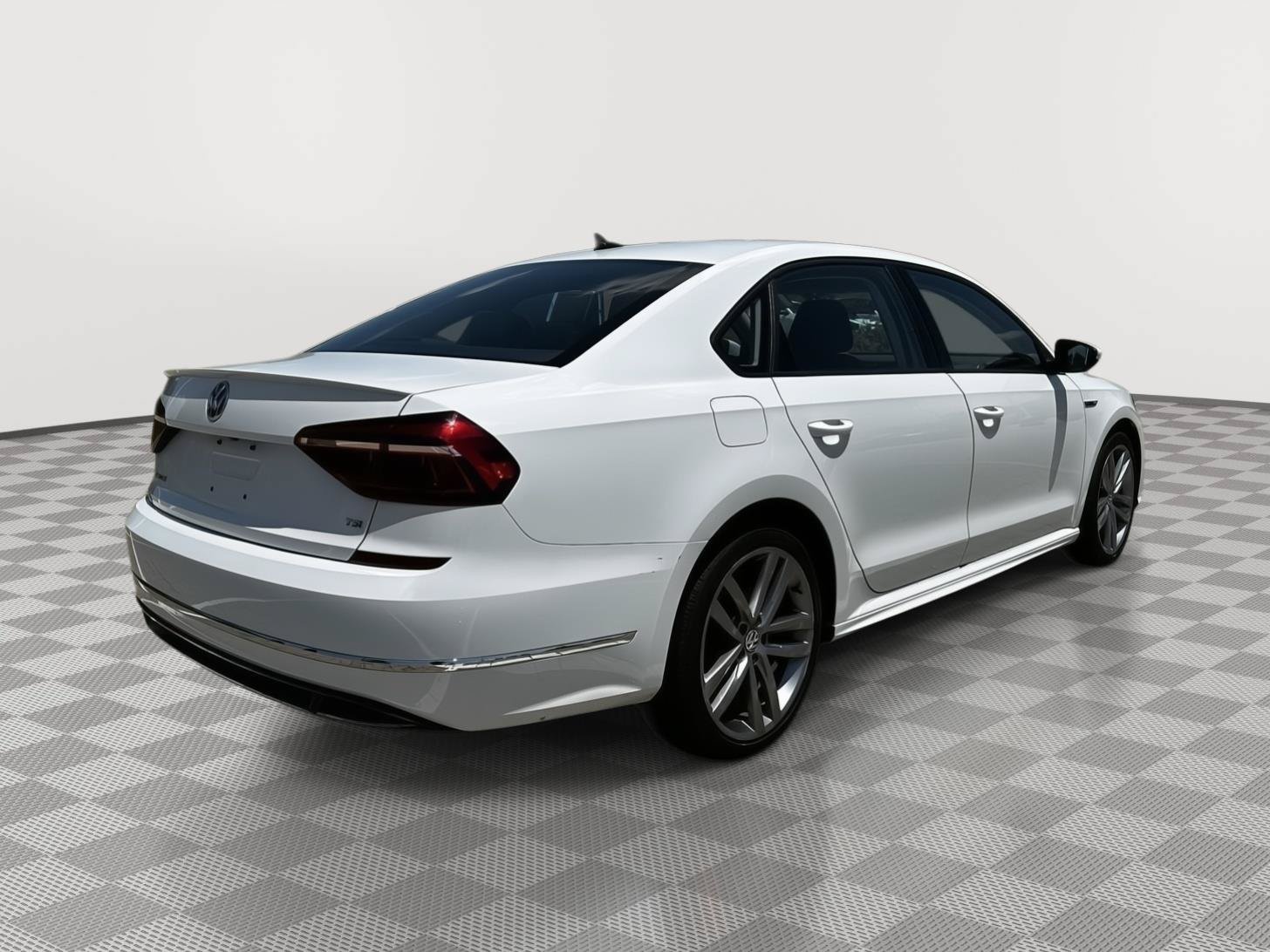 Used 2018 Volkswagen Passat 2.0T R-Line FWD image 6