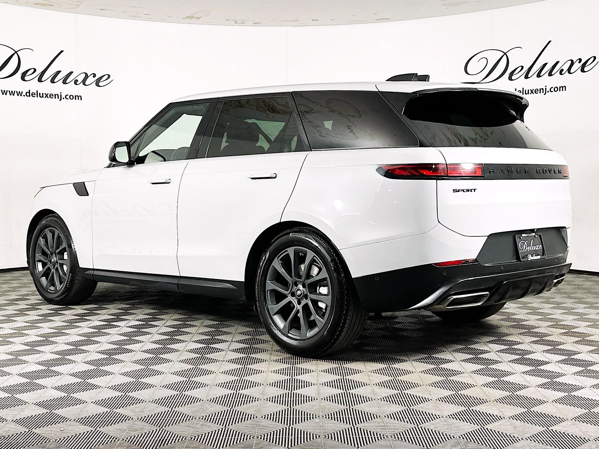 Used 2025 Land Rover Range Rover Sport SE AWD/4WD image 4