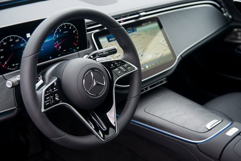 Certified 2025 Mercedes-Benz E 350 4MATIC Sedan image 31