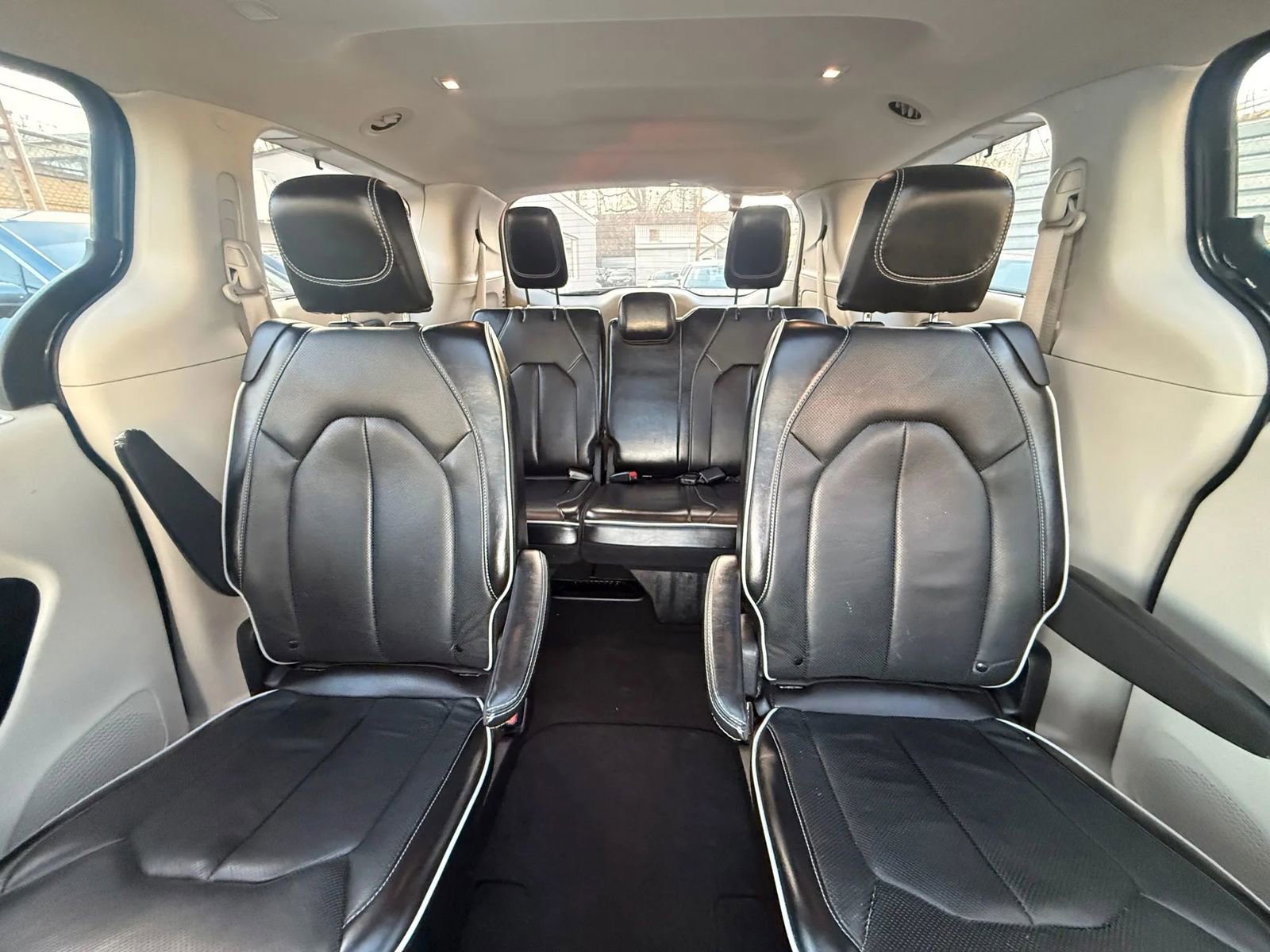 Used 2023 Chrysler Pacifica Limited image 27