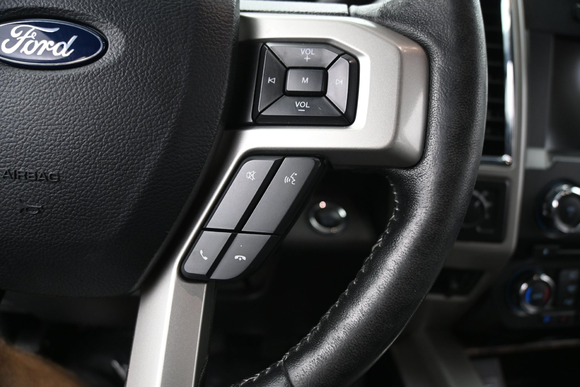 Used 2018 Ford F350 Lariat w/ Lariat Ultimate Package AWD/4WD image 22