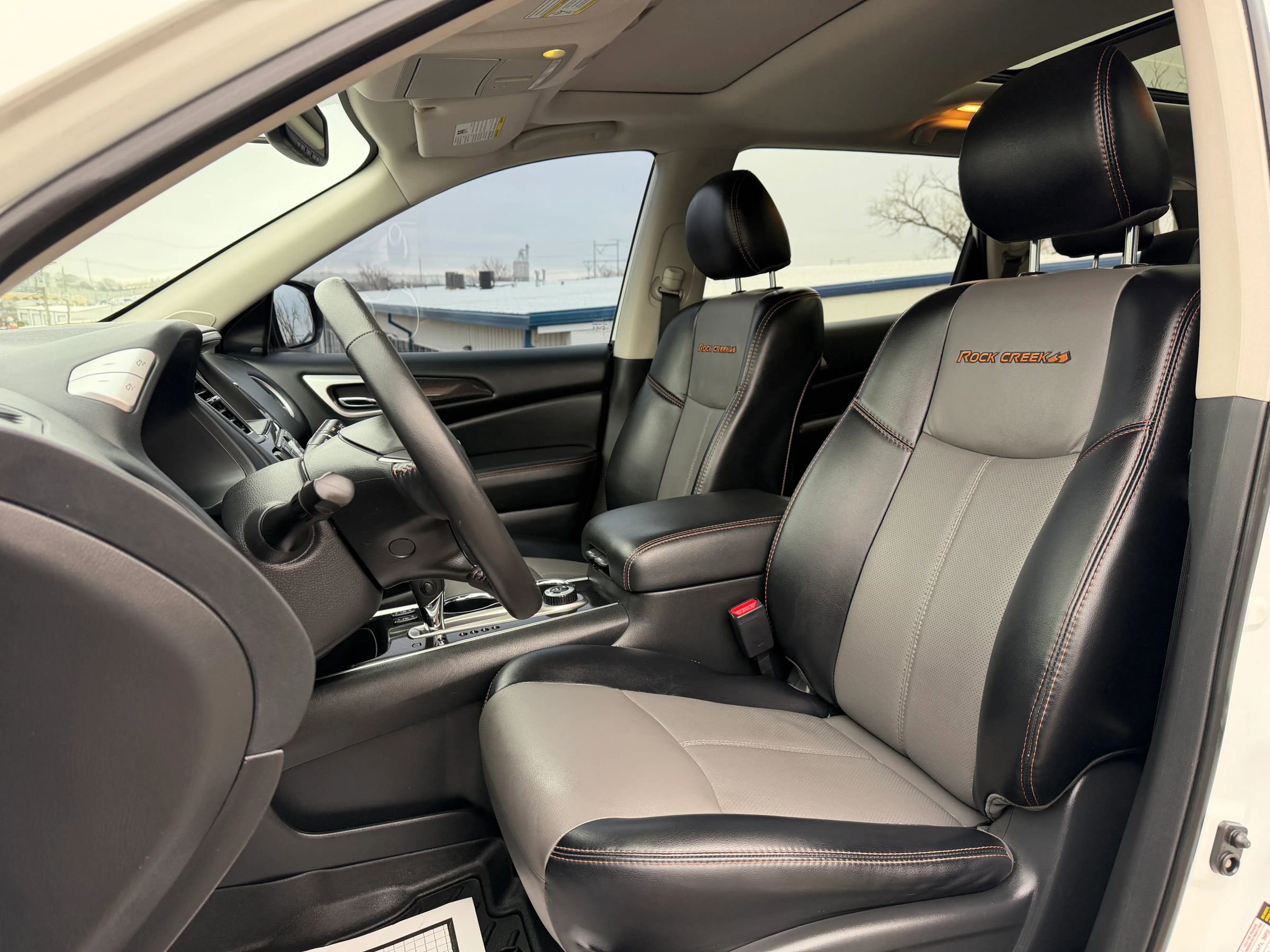 Used 2020 Nissan Pathfinder SL image 11