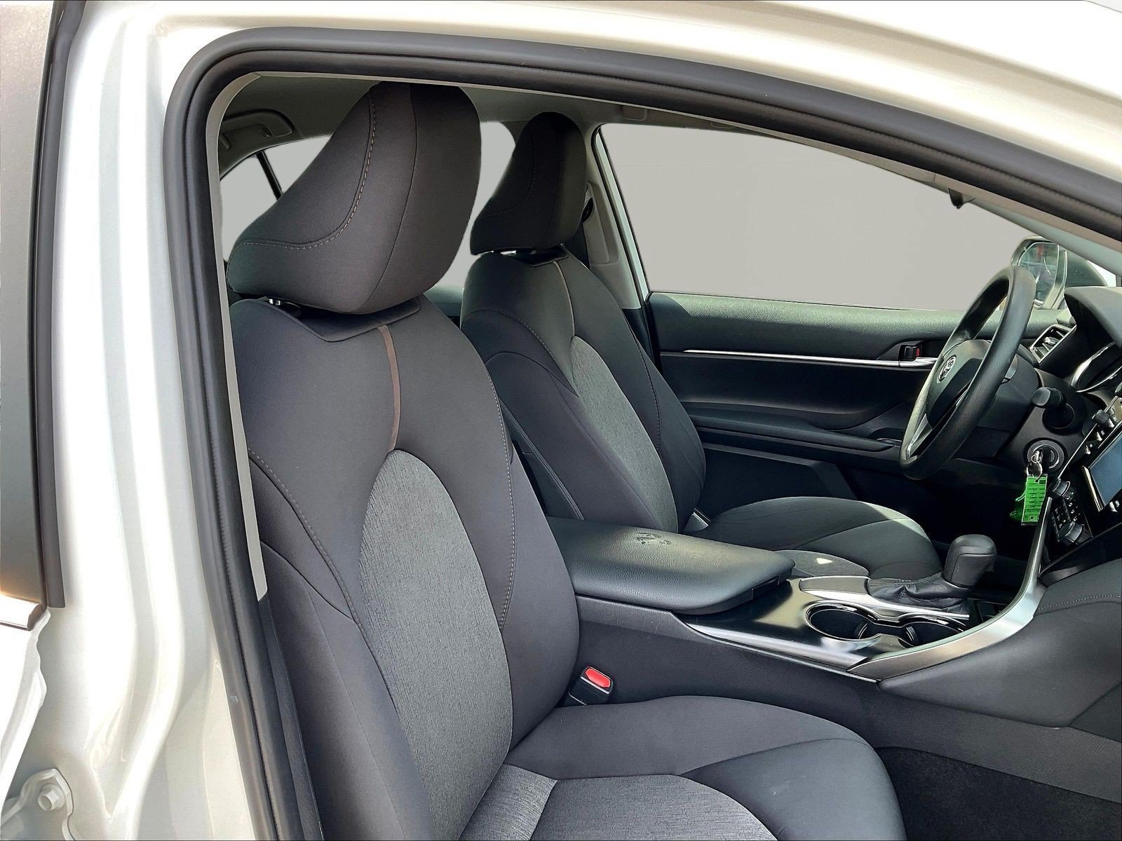 Used 2019 Toyota Camry LE FWD image 28
