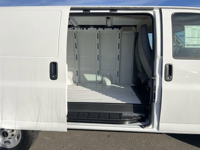New 2026 GMC Savana 2500 w/ Driver Convenience Package image 19