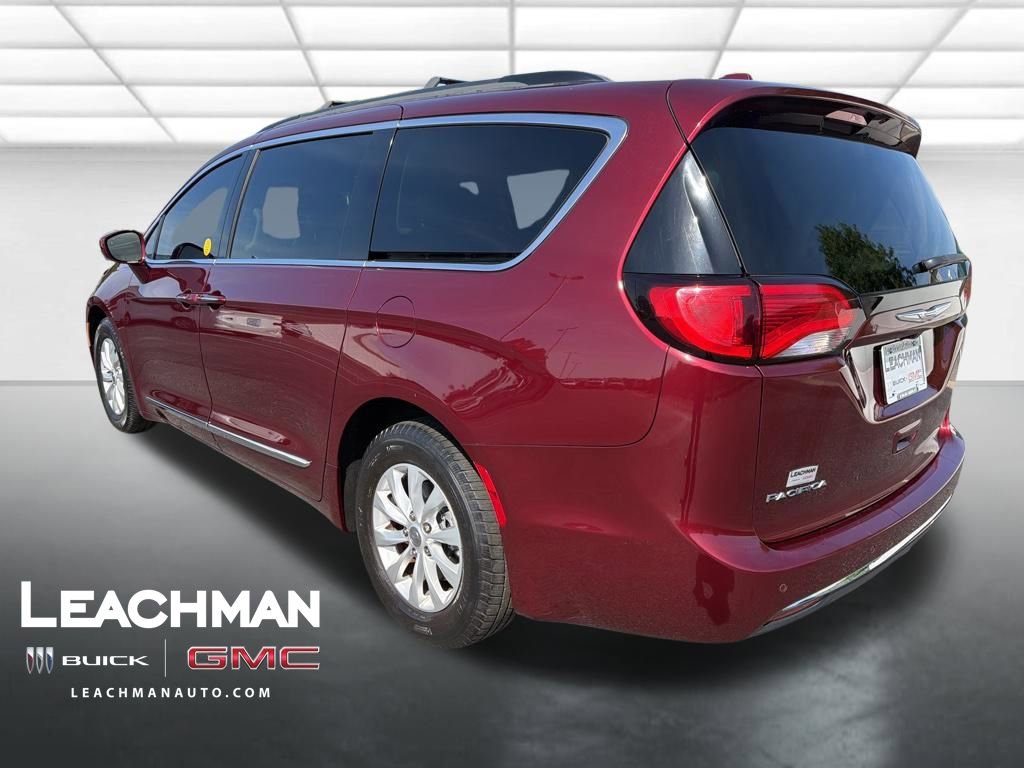 Used 2017 Chrysler Pacifica Touring-L image 6