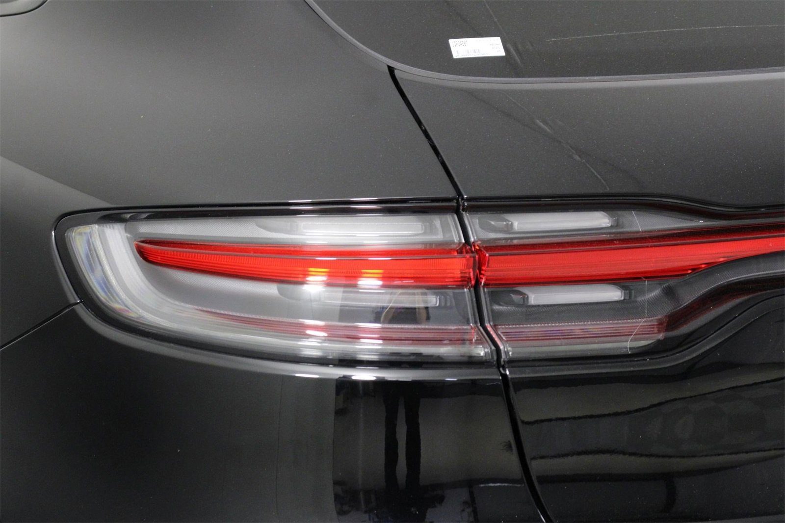 Used 2025 Porsche Macan image 21