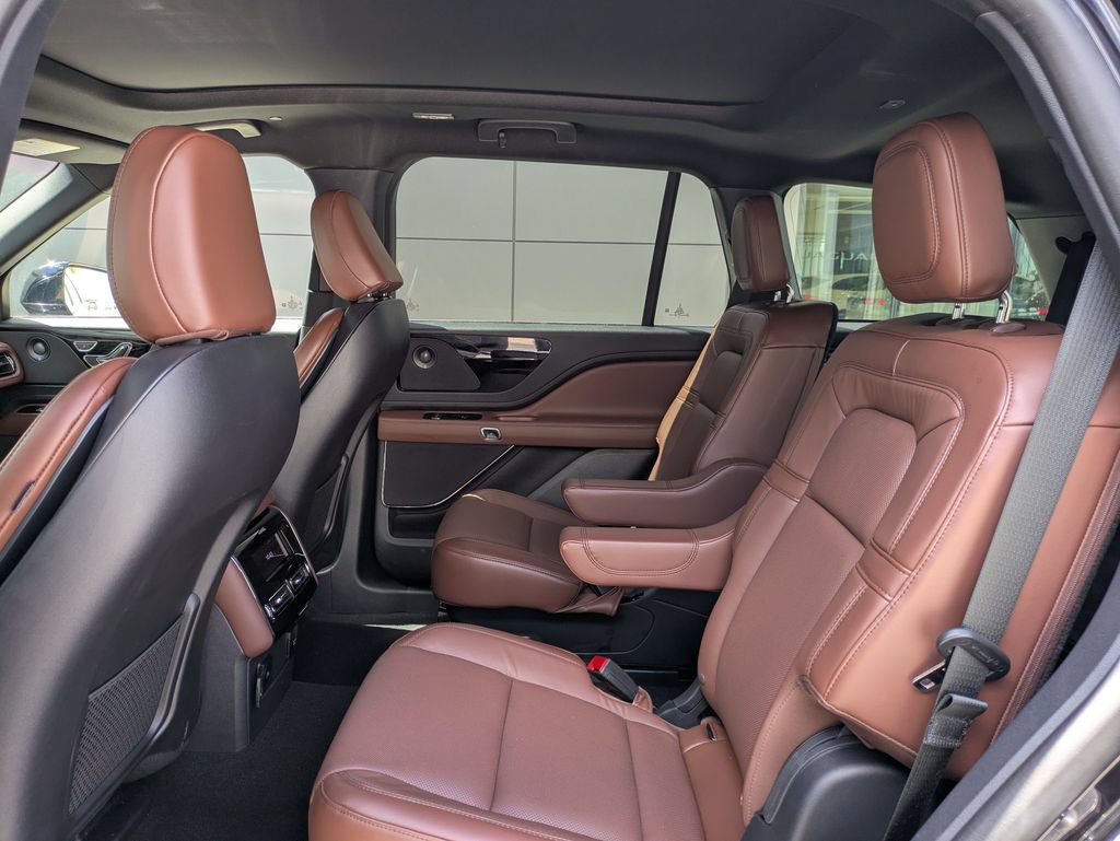Certified 2025 Lincoln Aviator Reserve RWD image 14
