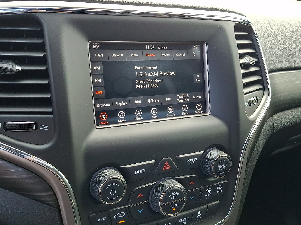 Used 2021 Jeep Grand Cherokee Laredo AWD/4WD image 3