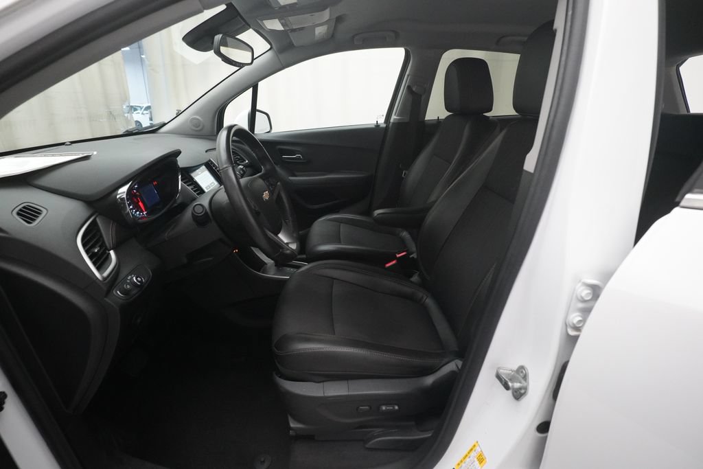Used 2017 Chevrolet Trax LT w/ LT Convenience Package AWD/4WD image 7
