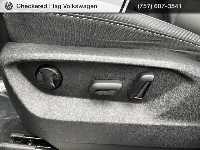 Used 2023 Volkswagen Atlas Cross Sport SE w/ Panoramic Sunroof Package image 24