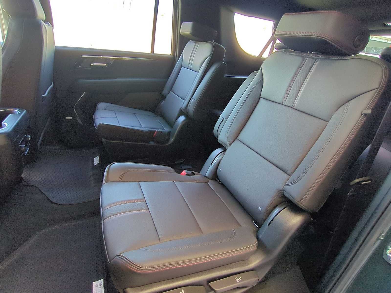 New 2026 Chevrolet Suburban RST w/ Comfort Package AWD/4WD image 25