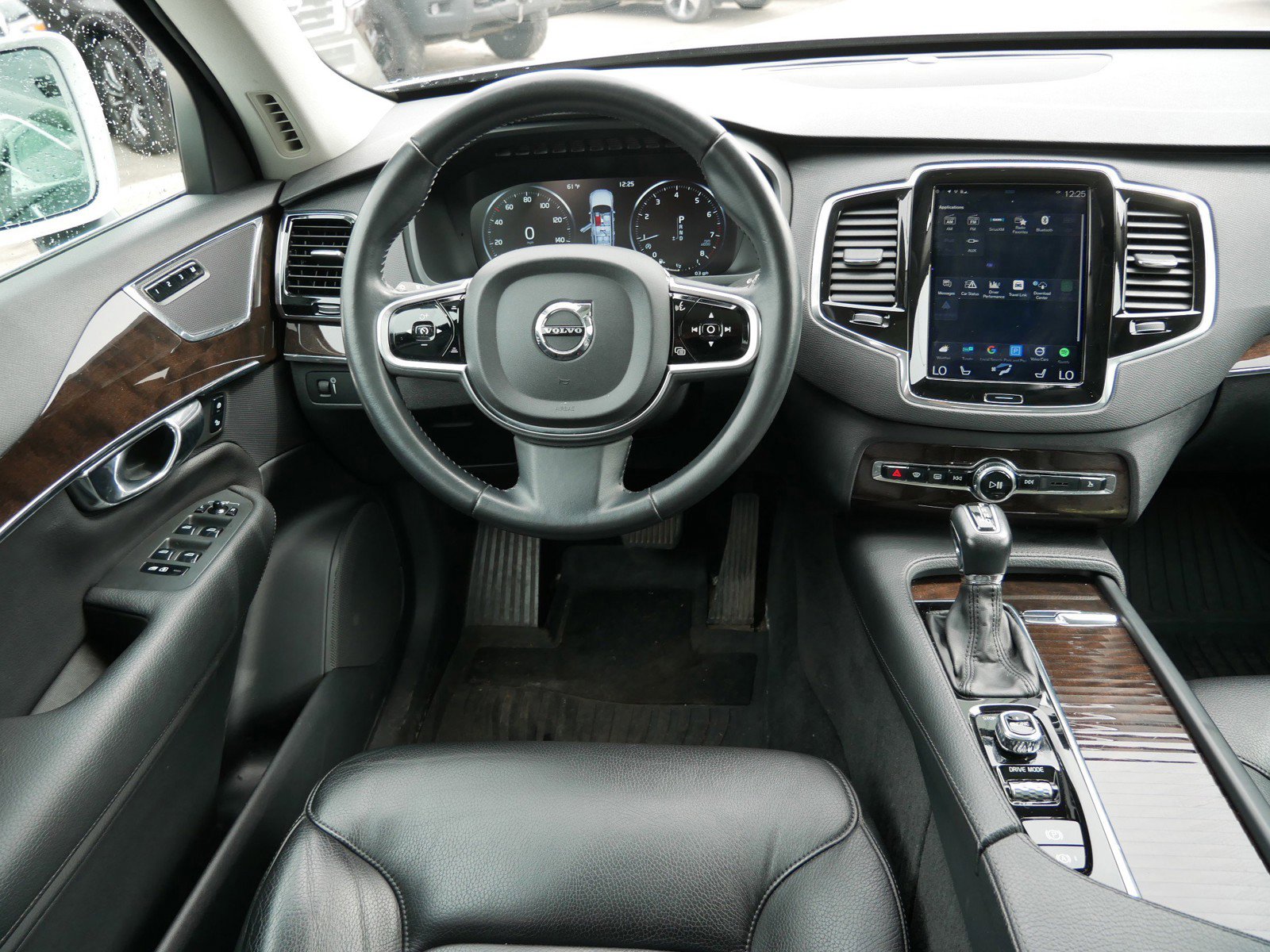 Used 2017 Volvo XC90 T6 Momentum w/ Vision Package AWD/4WD image 11