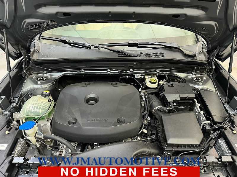 Used 2019 Volvo XC40 T5 Momentum image 10