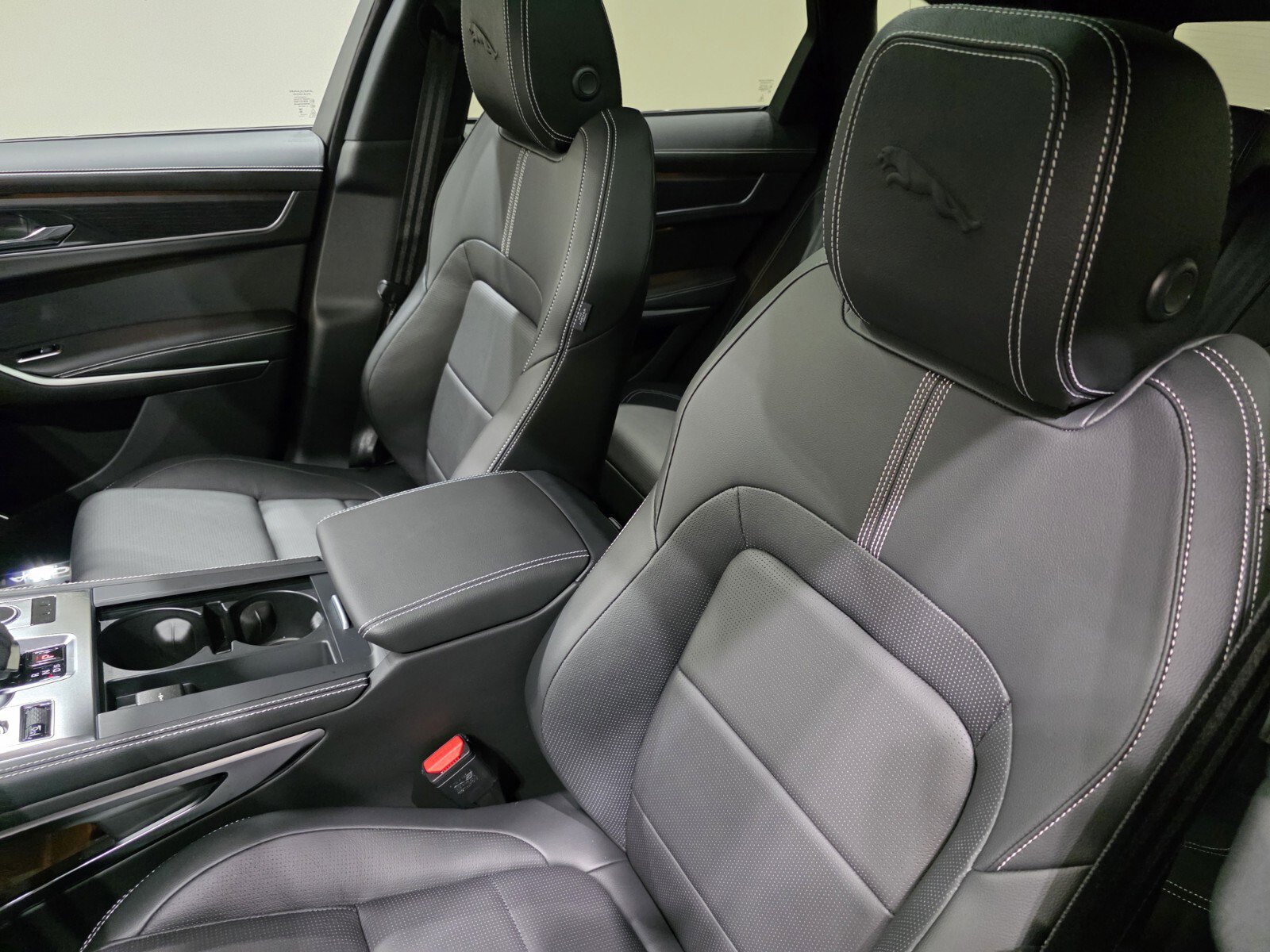 New 2026 Jaguar F-PACE R-Dynamic S AWD/4WD image 8