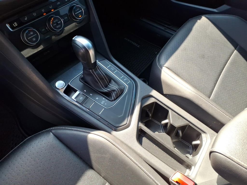 Used 2021 Volkswagen Tiguan SE R-Line image 18