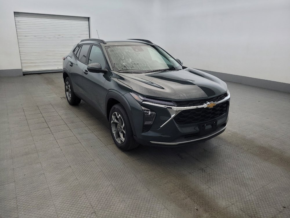 Used 2025 Chevrolet Trax LT FWD image 13