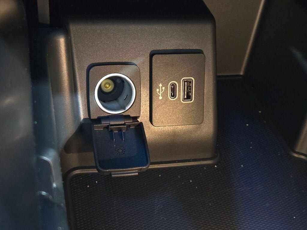 Used 2025 Ford Explorer ST-Line w/ Premium Package image 36