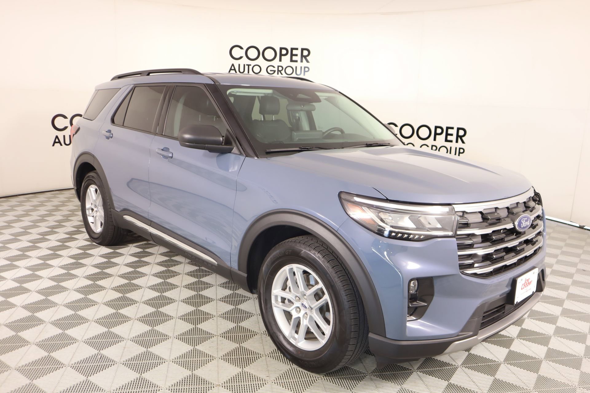 Used 2025 Ford Explorer Active w/ Active Comfort Package RWD image 1