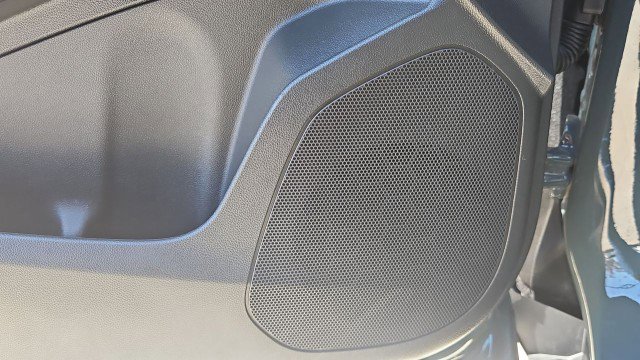 Used 2025 Chevrolet Trax LT w/ Sunroof Package FWD image 24