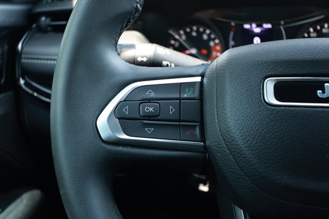 Used 2022 Jeep Compass Latitude FWD image 11