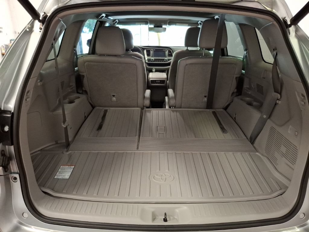 Used 2019 Toyota Highlander XLE AWD/4WD image 11