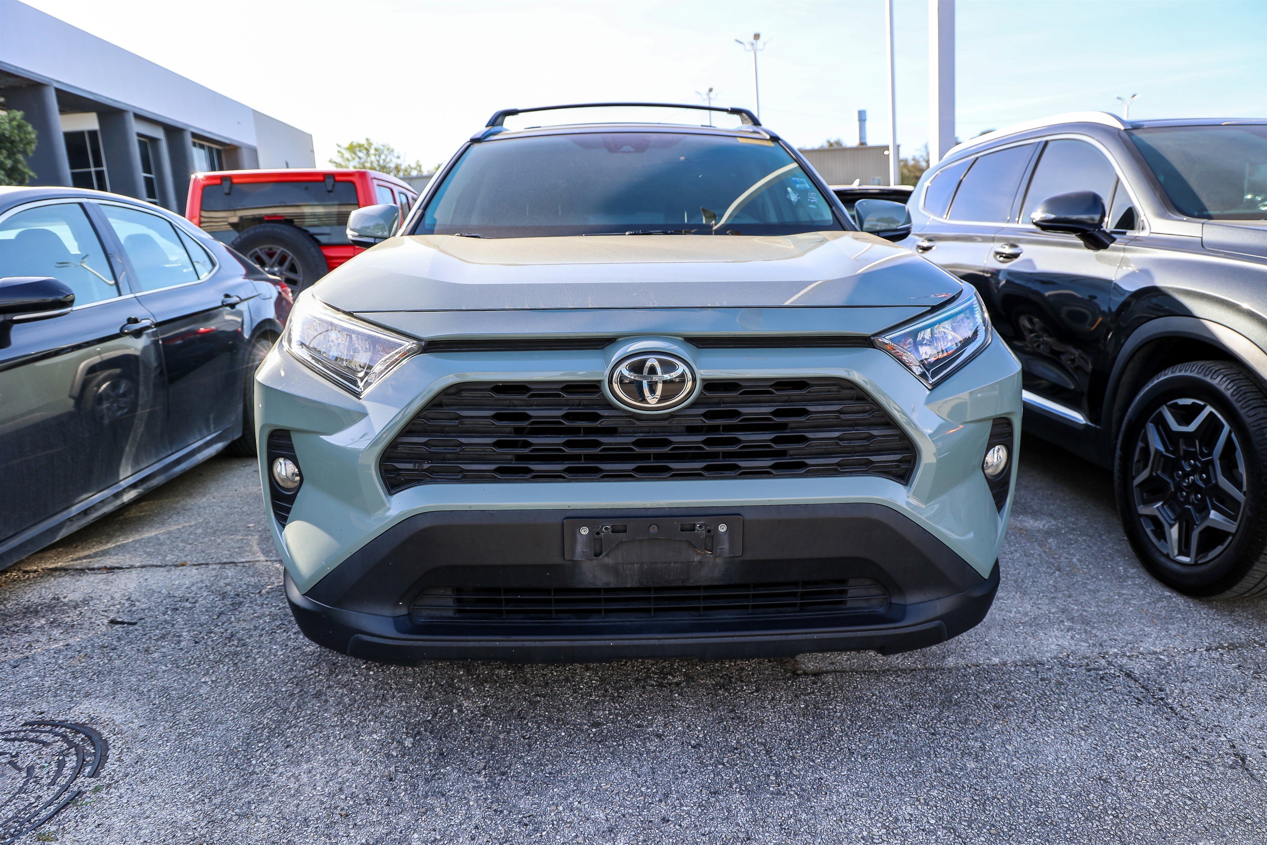 Used 2020 Toyota RAV4 XLE w/ Convenience Package image 4