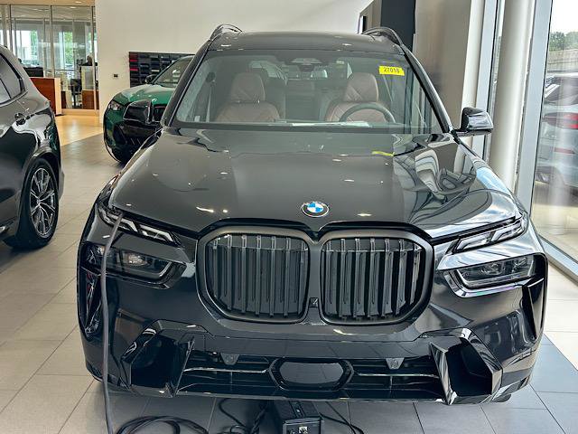 New 2027 BMW X7 xDrive40i w/ M Sport Package AWD/4WD image 2