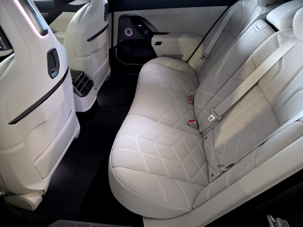 New 2027 BMW 740i w/ Executive Package RWD image 12