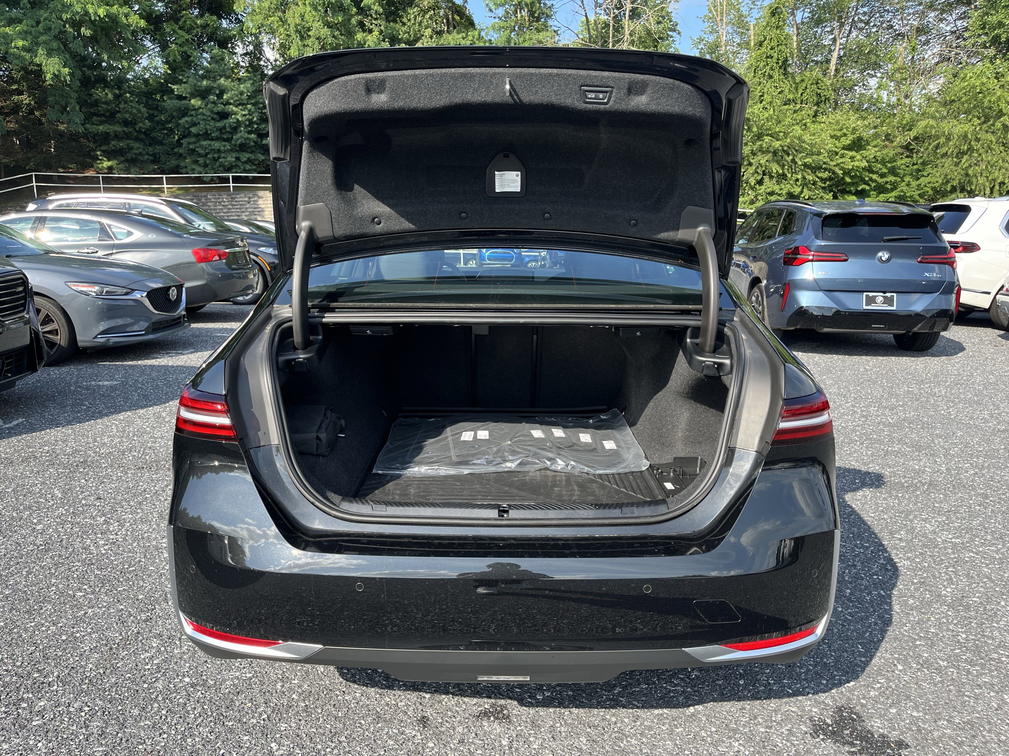 Used 2025 BMW i5 xDrive40 w/ Premium Package image 9