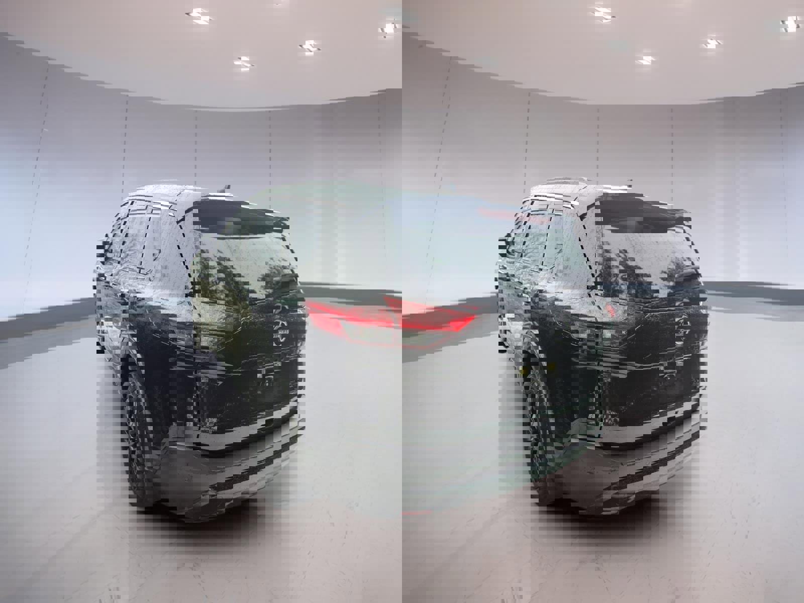 Used 2023 Nissan Rogue SV w/ SV Premium B Package image 3