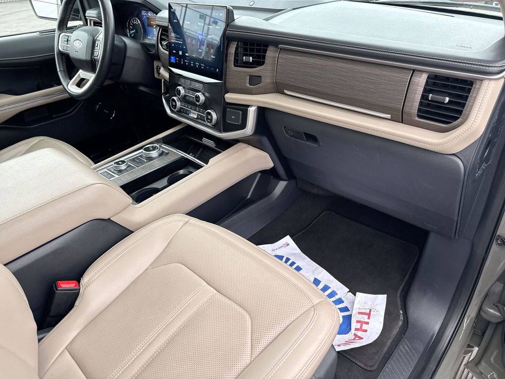 Used 2024 Ford Expedition Limited image 30