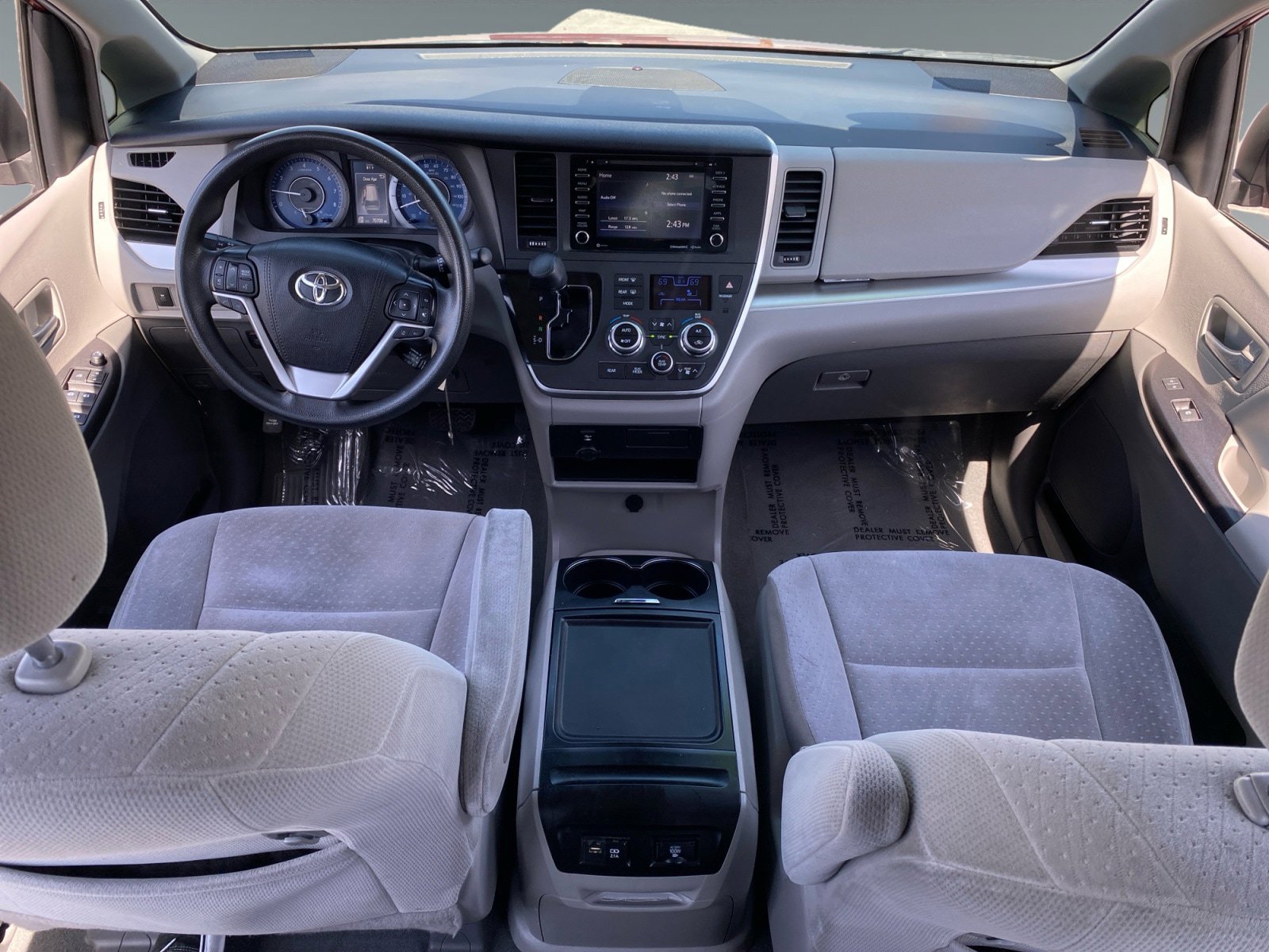 Used 2020 Toyota Sienna LE w/ Carpet Mat Package FWD image 10