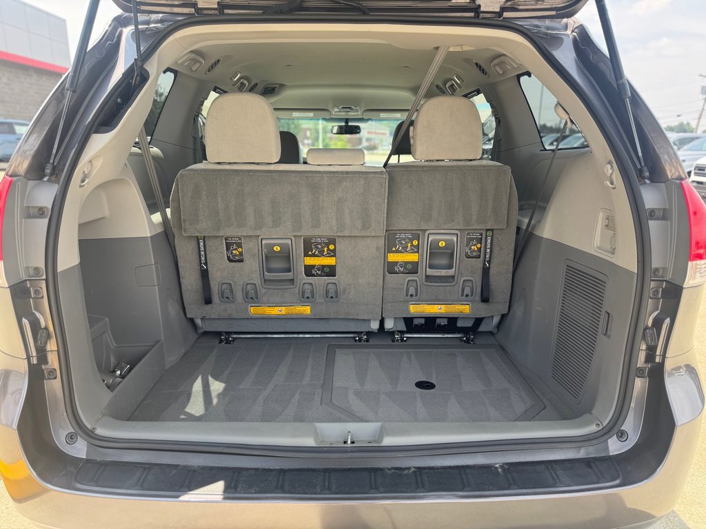 Used 2013 Toyota Sienna LE image 19