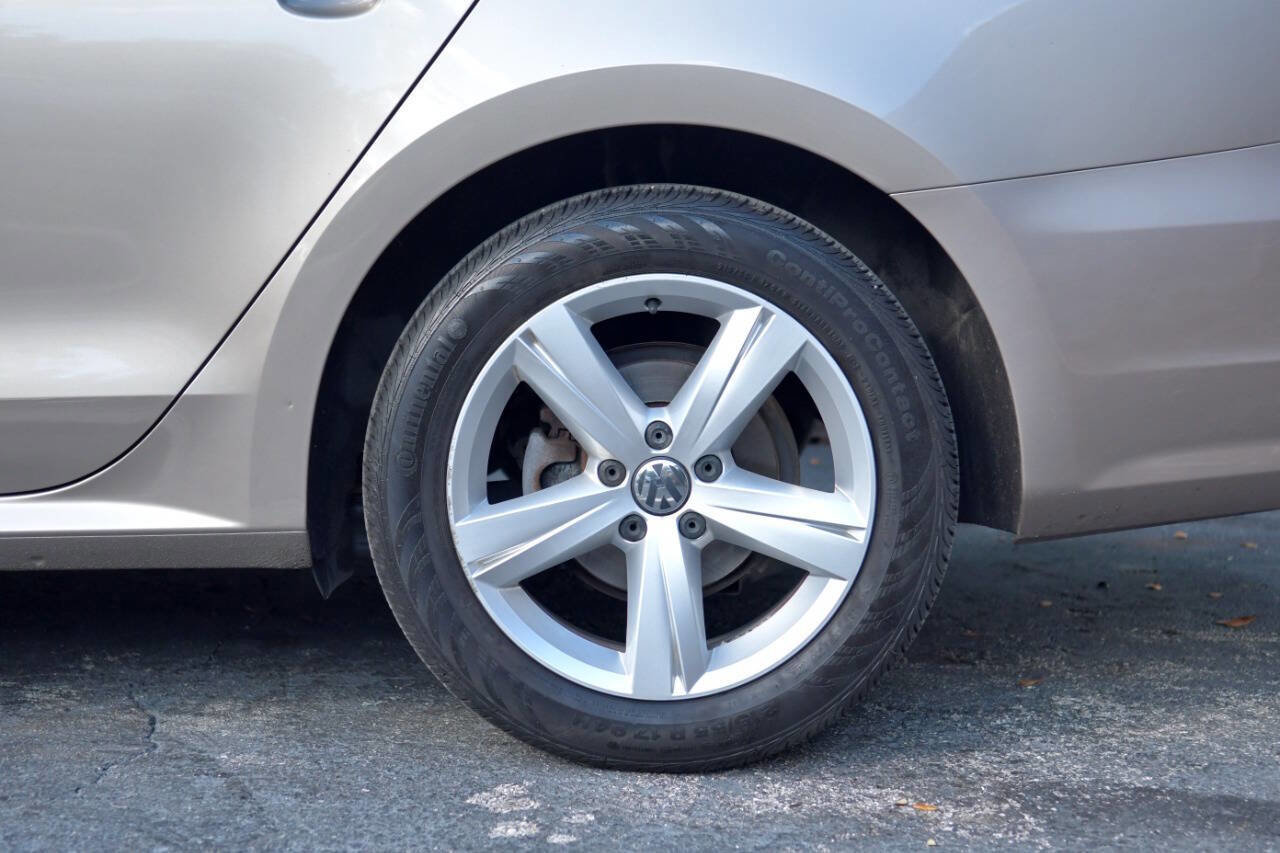 Used 2015 Volkswagen Passat TDI SE image 10