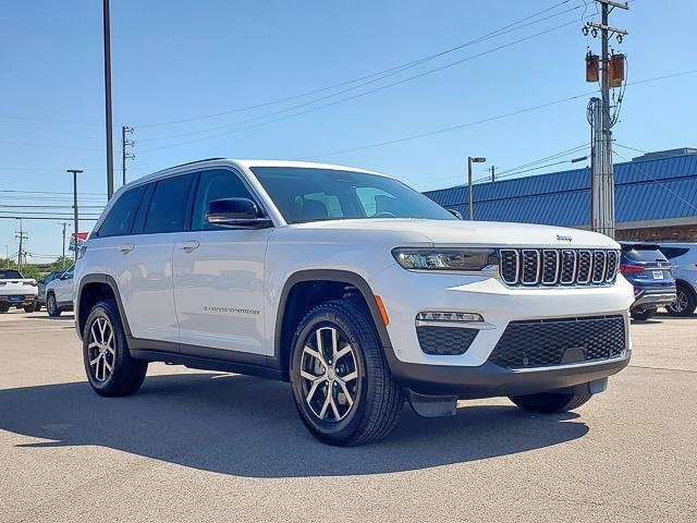 Used 2024 Jeep Grand Cherokee Limited w/ Luxury Tech Group II image 3