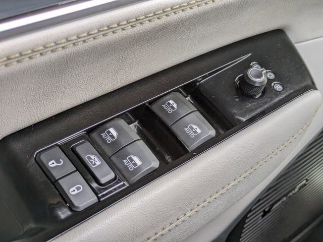 Used 2024 Jeep Wagoneer Series II w/ Flexible Seating Group image 28