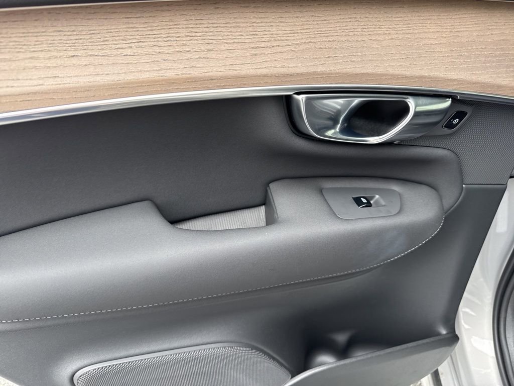 Used 2025 Volvo XC90 B6 Core w/ Climate Package image 16