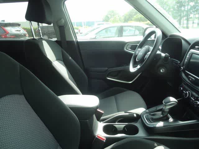Used 2025 Kia Soul LX w/ LX Technology Package FWD image 8