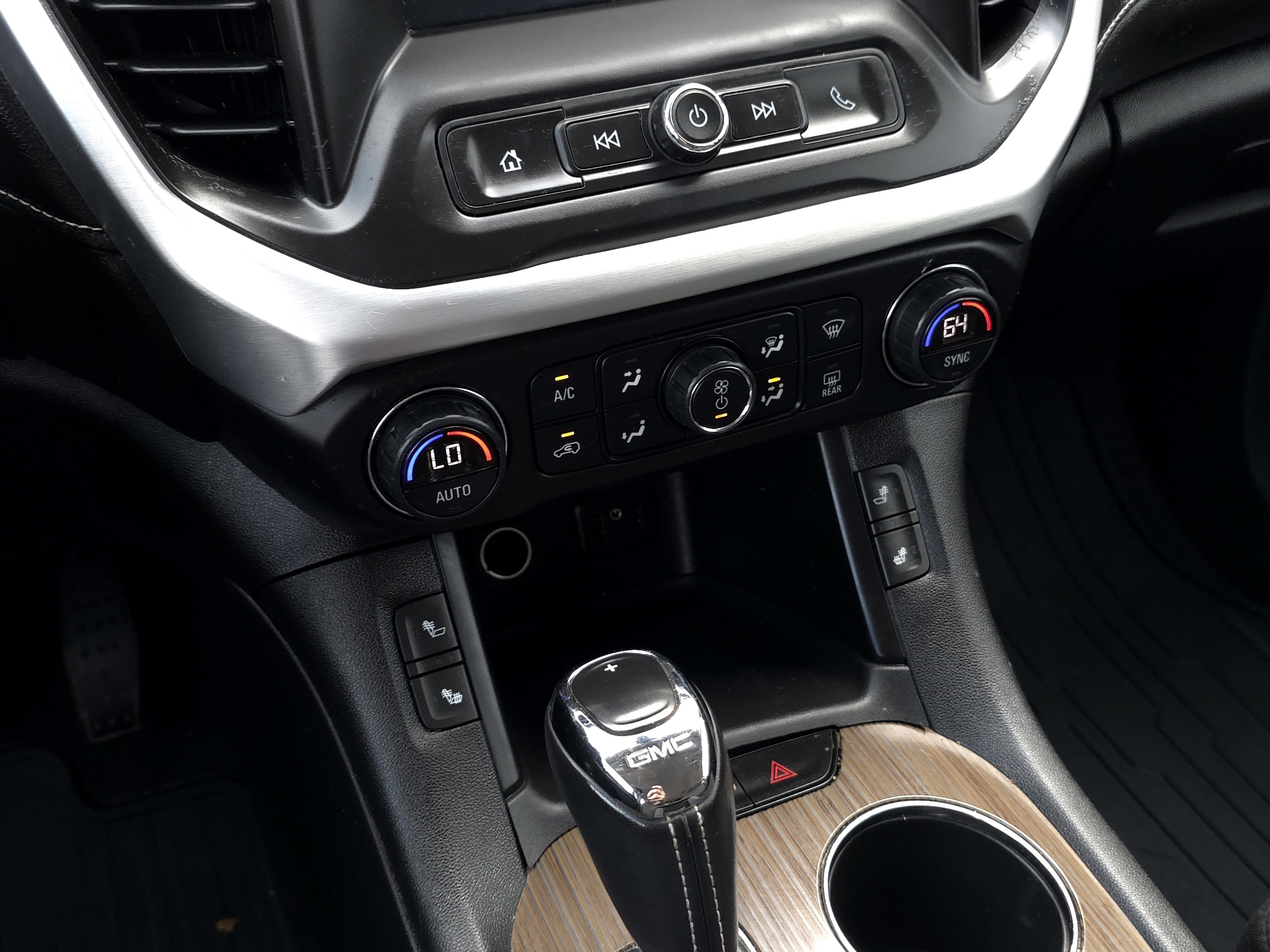 Used 2019 GMC Acadia SLE image 15