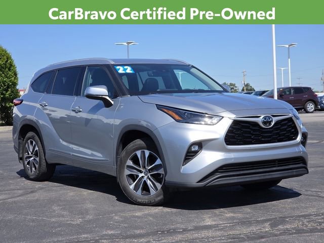 Used 2022 Toyota Highlander XLE AWD/4WD image 2
